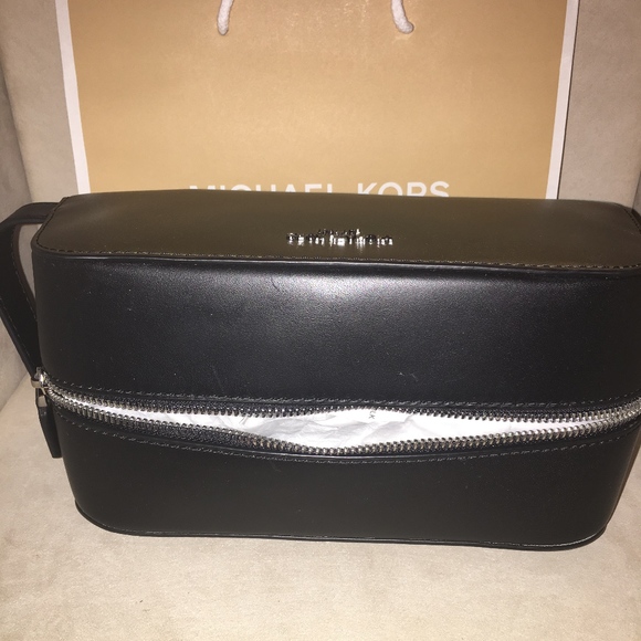 MICHAEL KORS KHAKI/BLACK LEATHER TOILETRY BAG - Picture 6 of 11